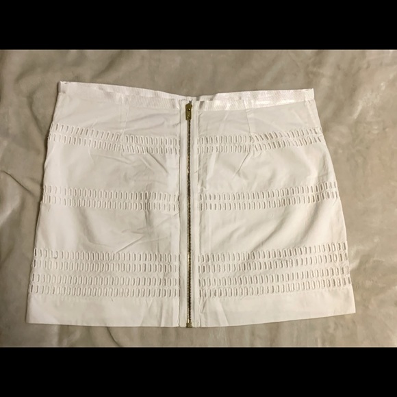 Short white cotton skirt - Picture 2 of 3